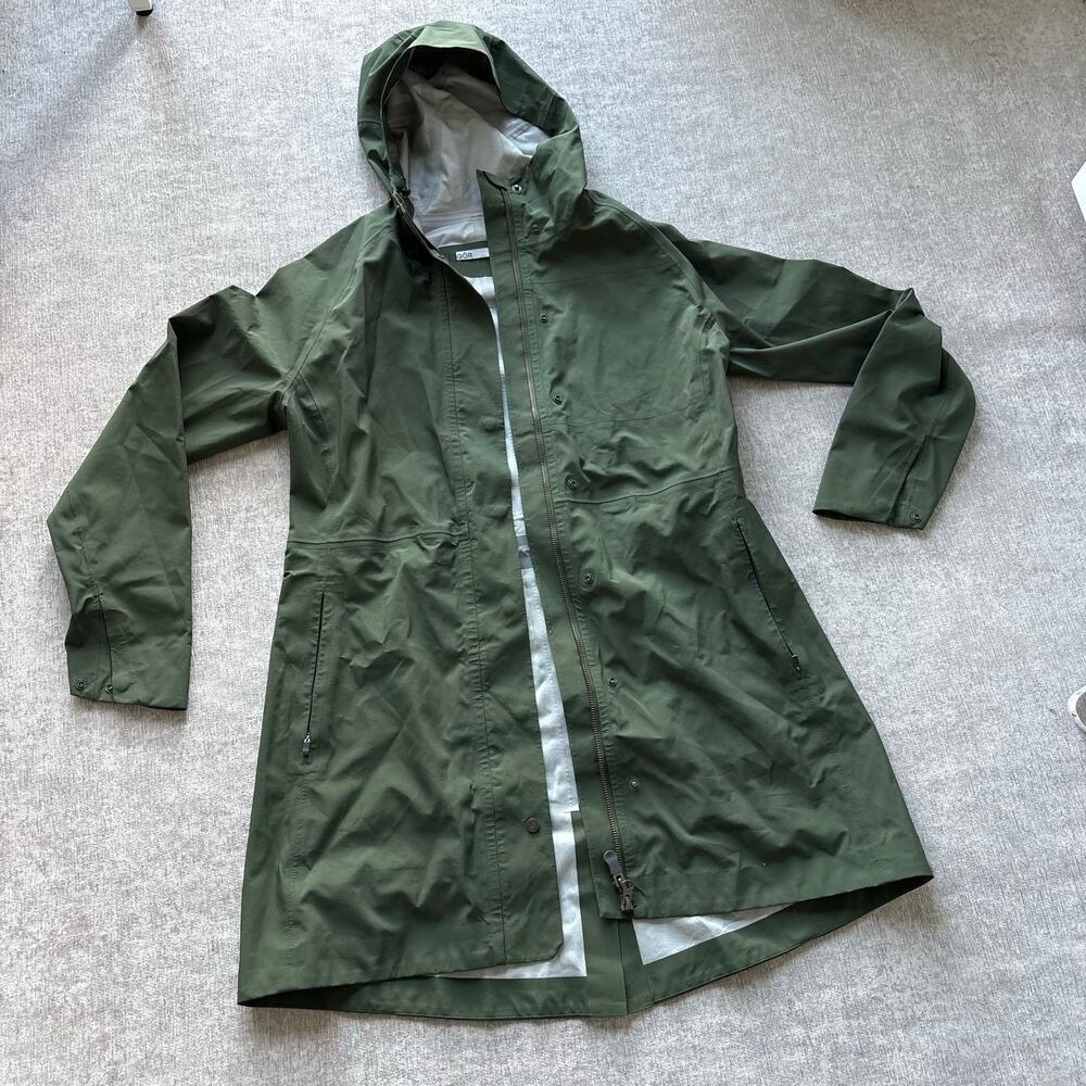 $450 QOR Women’s Green Technical Rain Jacket